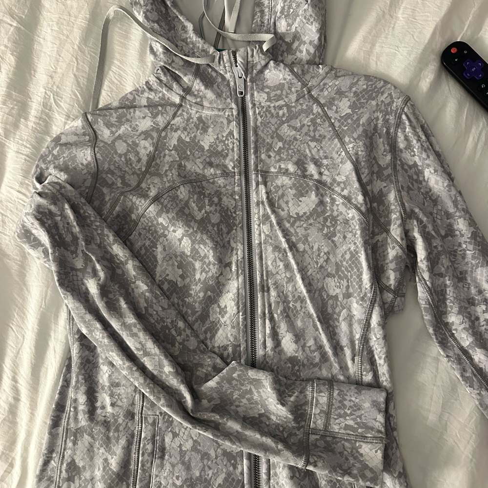Lululemon Athletica Light Gray Patterned Zip-Up Jacket